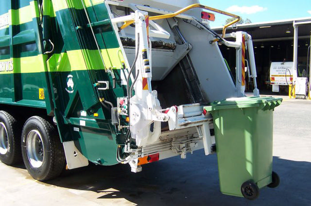 BIDONE BIN GREEN 240L WITH WHEELS