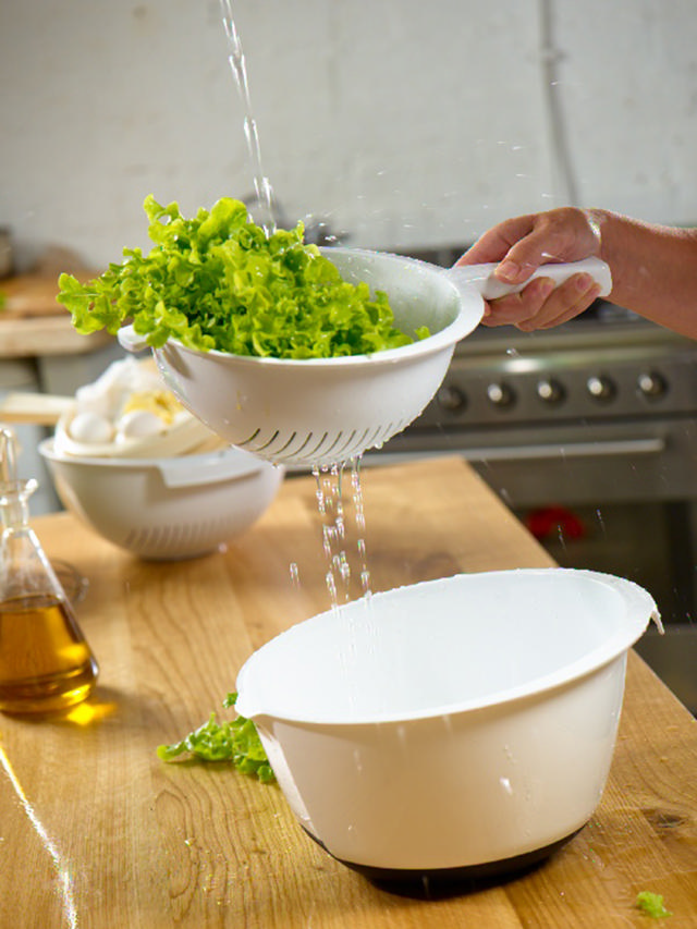 CURVER COLANDER WITH HANDLE