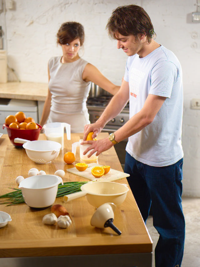 CURVER COLANDER WITH HANDLE