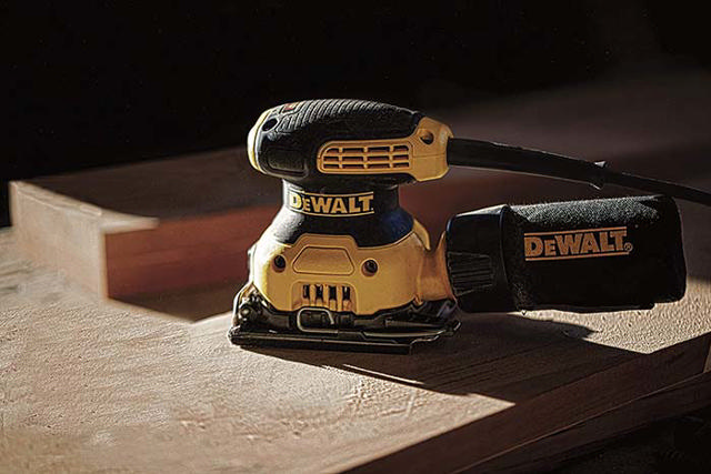 DEWALT DWE6411-QS ΠΑΛΜΙΚΟ ΤΡΙΒΕΙΟ 230W