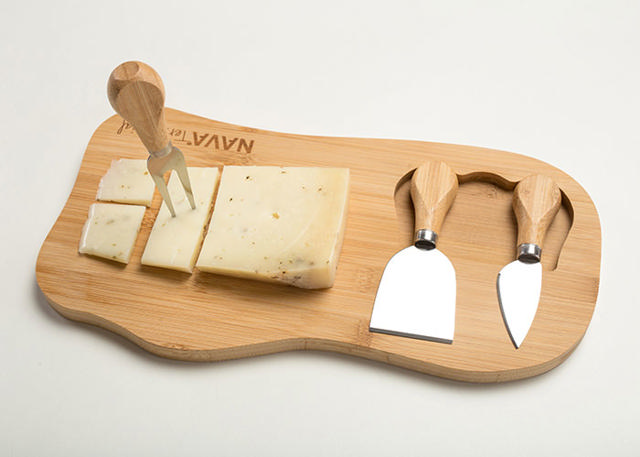 NAVA TERRESTRIAL BAMBOO CUTTING BOARD FOR CHEESE 33CM