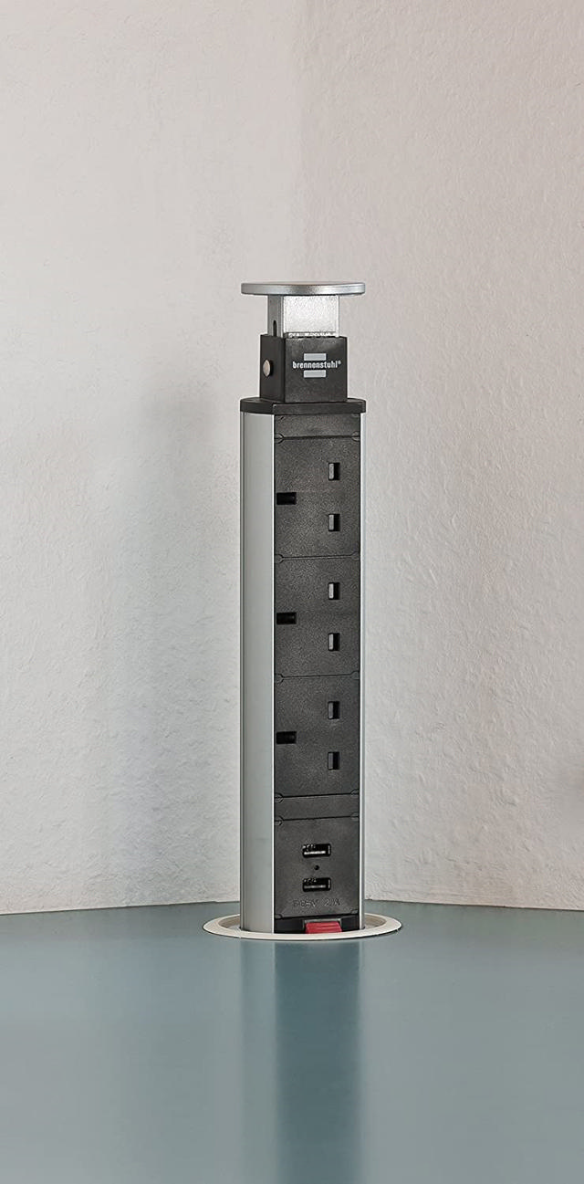 BRENNENSTUHL TOWER POWER 3SOCKETS 2USB