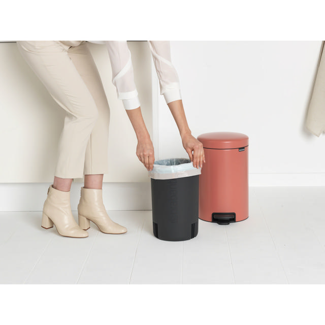 BRABANTIA NEW ICON ΚΑΔΟΣ ΑΠΟΡΡΙΜΑΤΩΝ ΠΕΝΤΑΛ 12L ΑΝΟΙΧΤΟ ΡΟΖ