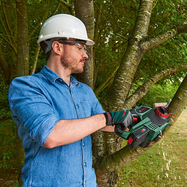 BOSCH UNIVERSAL CHAIN 18 CHAINSAW 18V - NO BATTERY INCLUDED