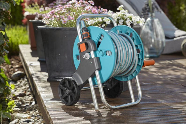 GARDENA AQUAROLL  HOSE REEL WITH HOSE 20M