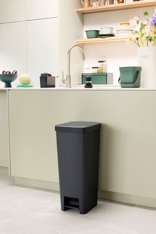 BRABANTIA STEPUP PEDAL BIN 40L DARK GREY