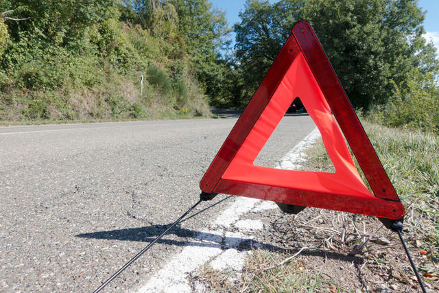 GUARD SAFETY WARNING TRIANGLES IN PLASTIC BOX BASED ON EUROPEAN UNION STANDARDS EU E4