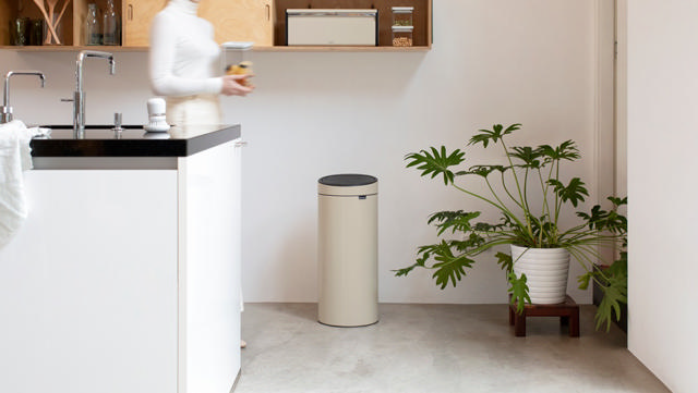 BRABANTIA TOUCH BIN ΚΑΔΟΣ ΑΠΟΡΡΙΜΑΤΩΝ 30 ΛΙΤΡΑ - ΜΠΕΖ