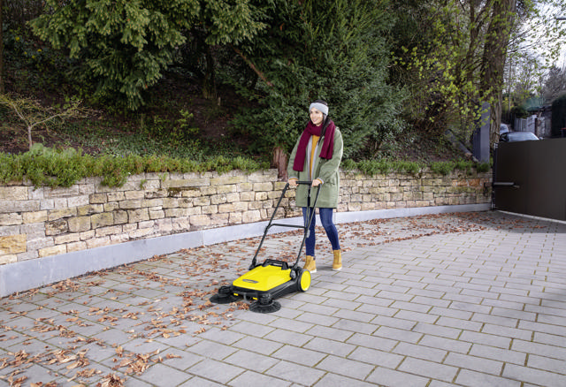 KARCHER S4 TWIN PUSH SWEEPER