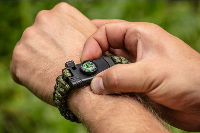 NEO 5 IN 1 SURVIVAL BRACELET WITH COMPASS