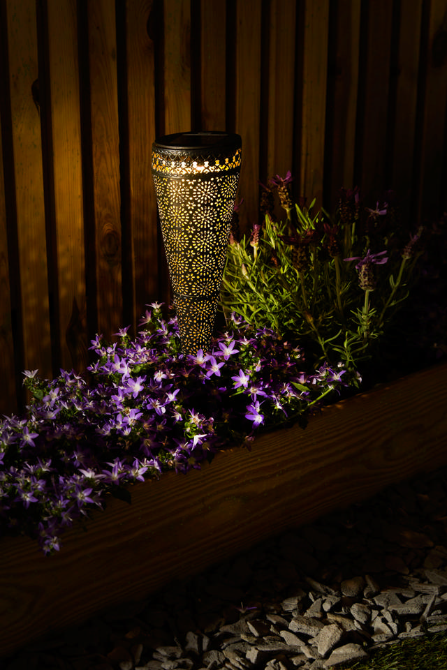 LUXFORM LIGHTING TORCH FLOWER SOLAR GUERNSEY MOTF