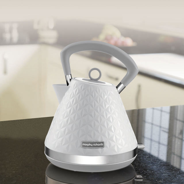 MORPHY RICHARDS 108134 VECTOR PYRAMID KETTLE WHITE 1.5L