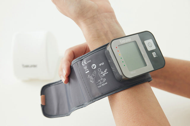 BEURER BC27 WRIST BLOOD PRESSURE MONITOR