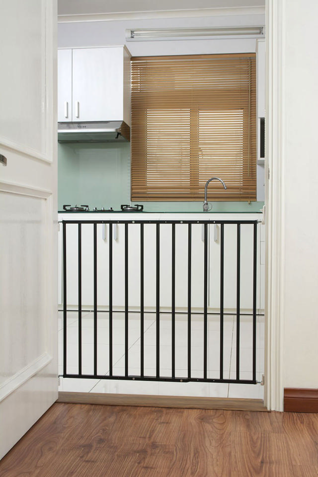 LARA  EXTENDABLE SAFETY METAL GATE