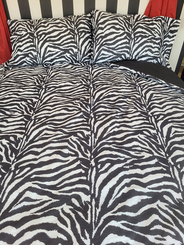 JONES ESSENTIALS QUILT COVER 220X230CM ZEBRA