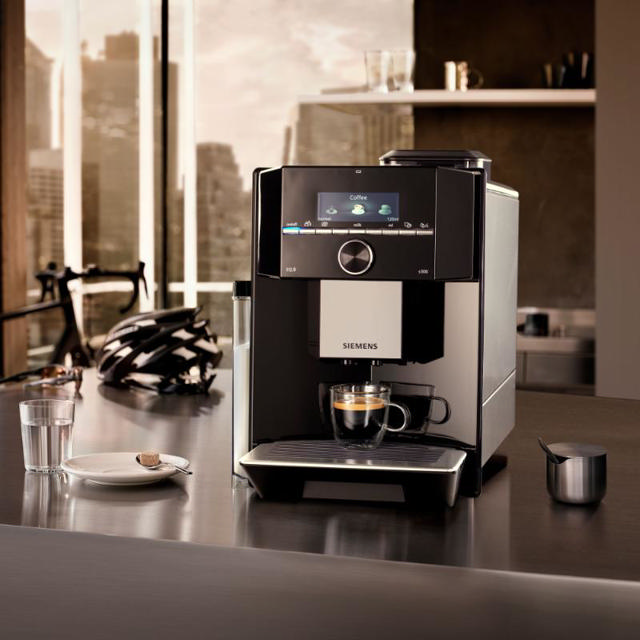 SIEMENS AUTOMATIC COFFEE MACHINE - BLACK