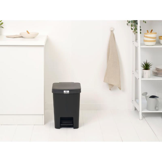 BRABANTIA STEP-UP PEDAL BIN 25L - DARK GREY