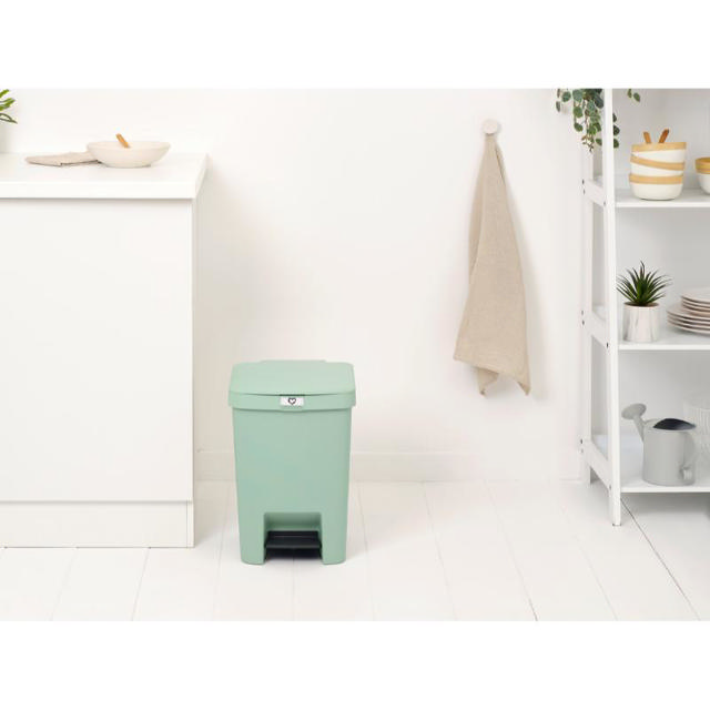 BRABANTIA  STEP-UP PEDAL BIN 25L - JADE GREEN